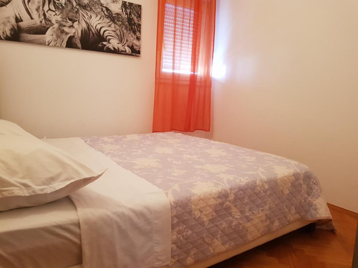 Apartment Milena โอมิช ภายนอก รูปภาพ