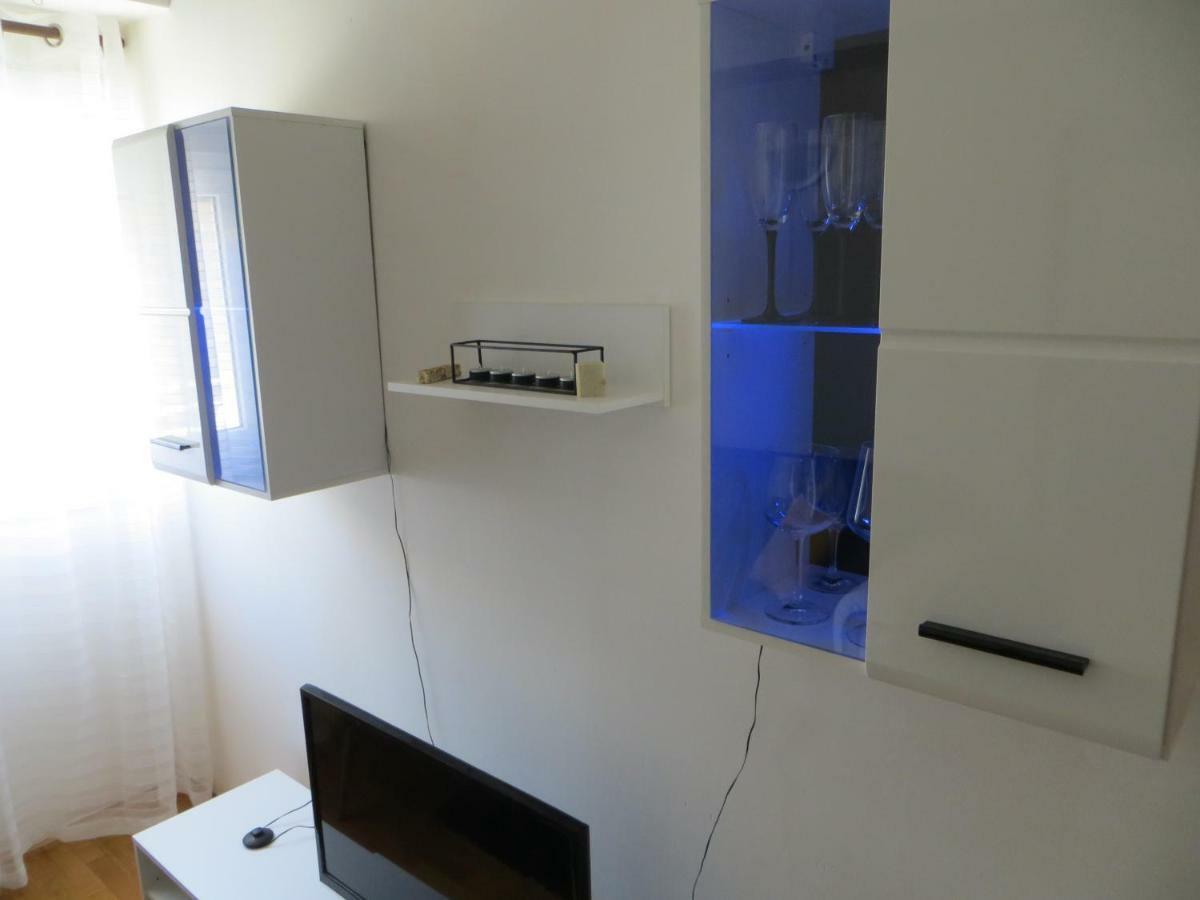 Apartment Milena โอมิช ภายนอก รูปภาพ