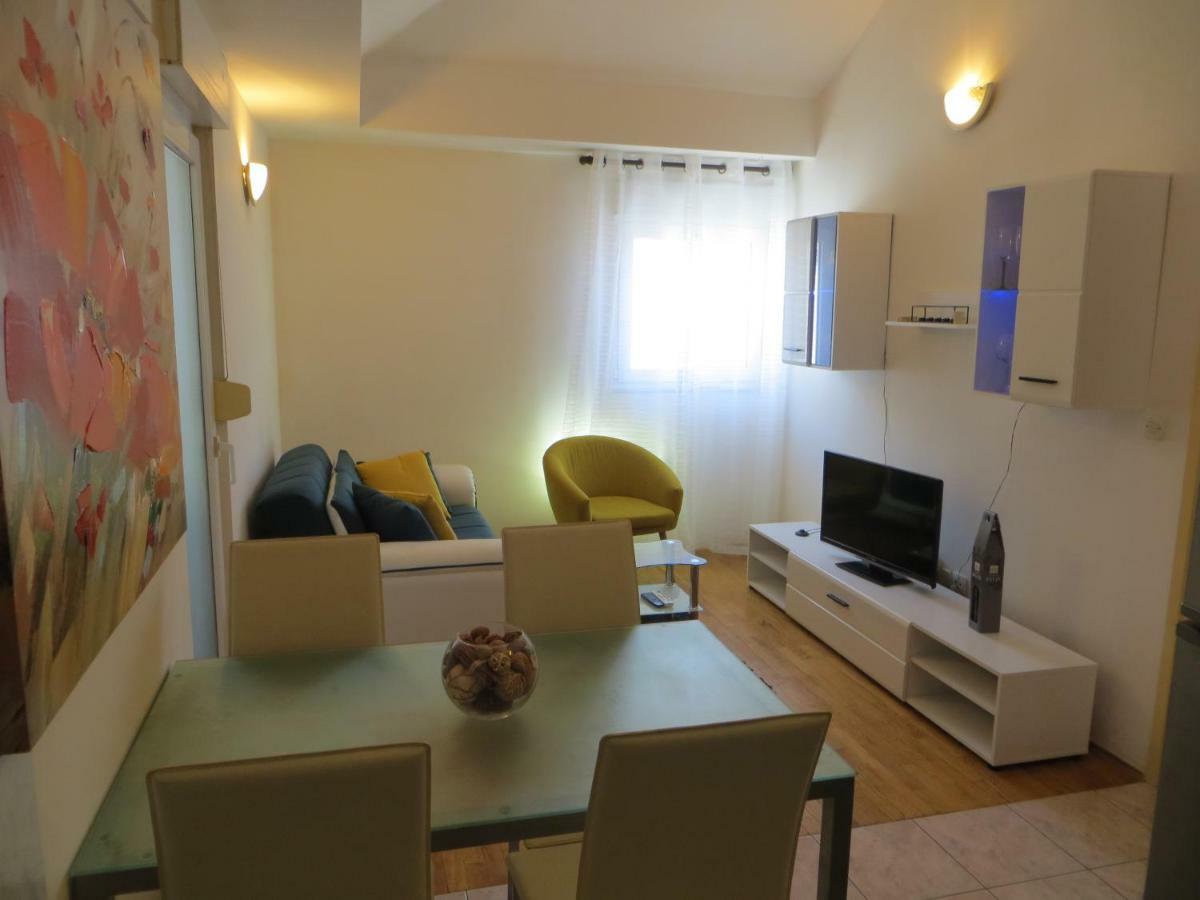 Apartment Milena โอมิช ภายนอก รูปภาพ